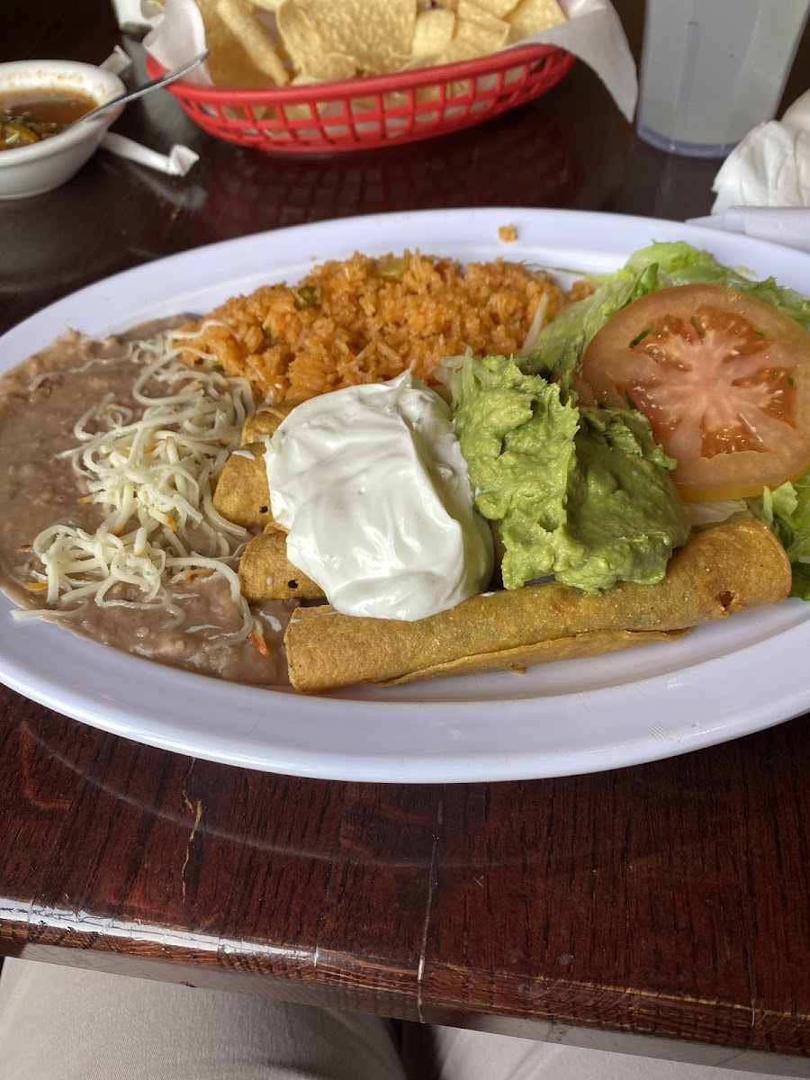 Ernie's Cafe Bar & Grill Photo 7