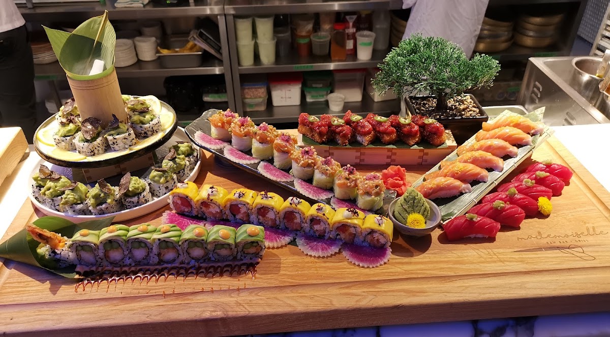 Mademoiselle Raw Bar + Grill Photo 4
