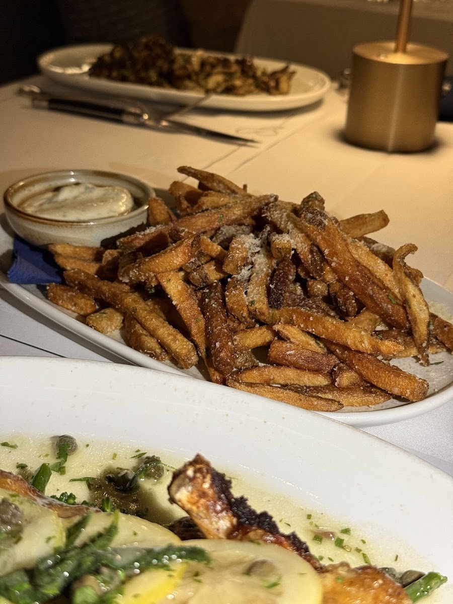 Mademoiselle Raw Bar + Grill Photo 8