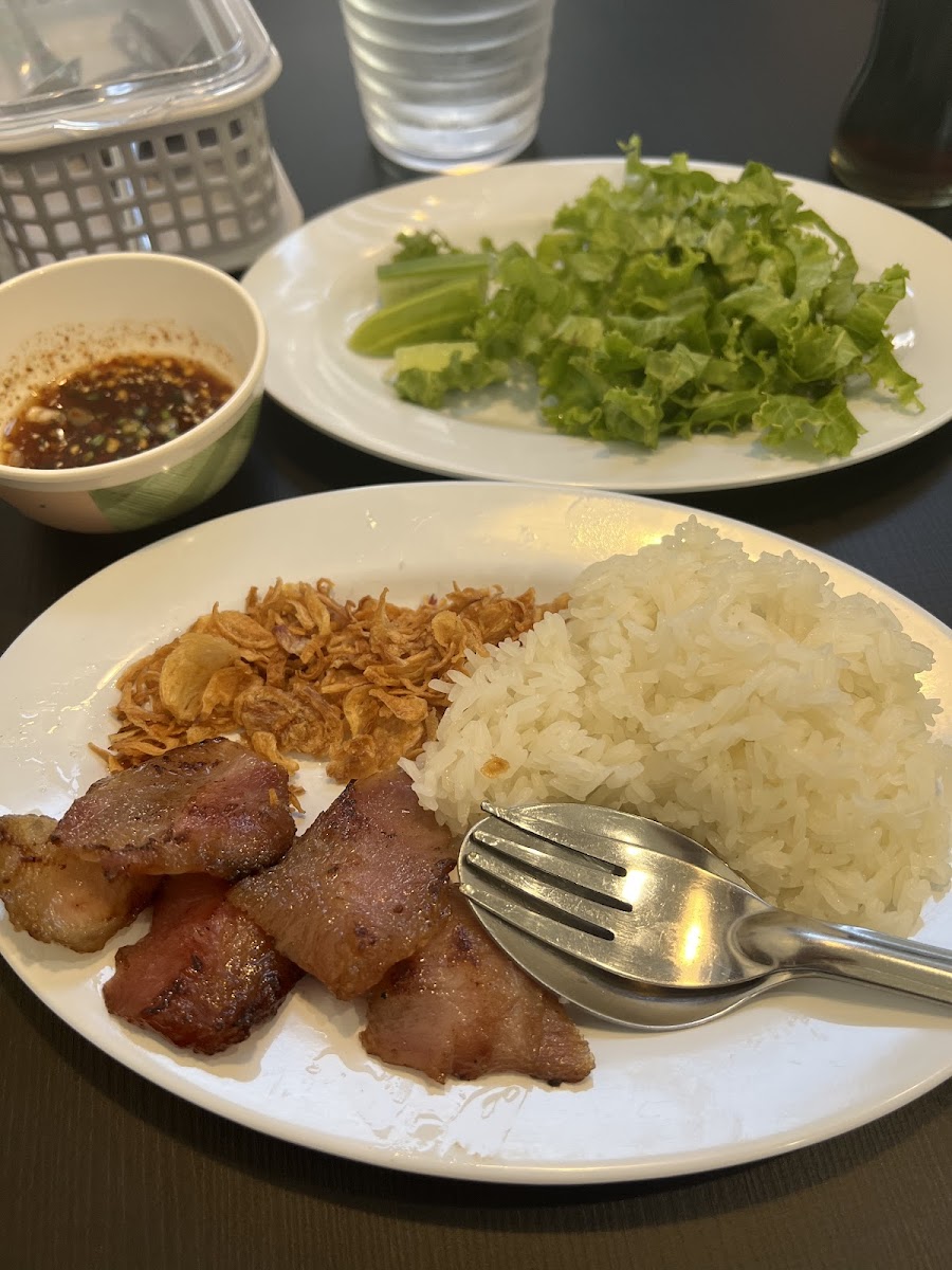 Mama Pook Noodles ก๋วยเตี๋ยวคอหมูย่าง Photo 5