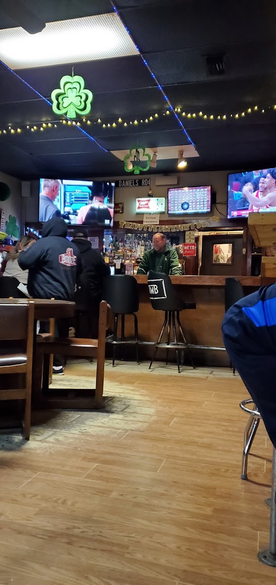 BJ’s BAR & GRILL Photo 6