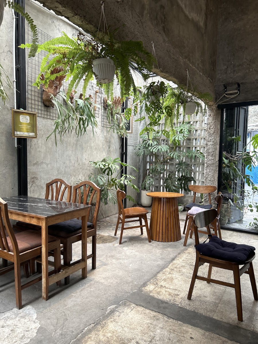 Little Bom Bom Bakery & Coffee