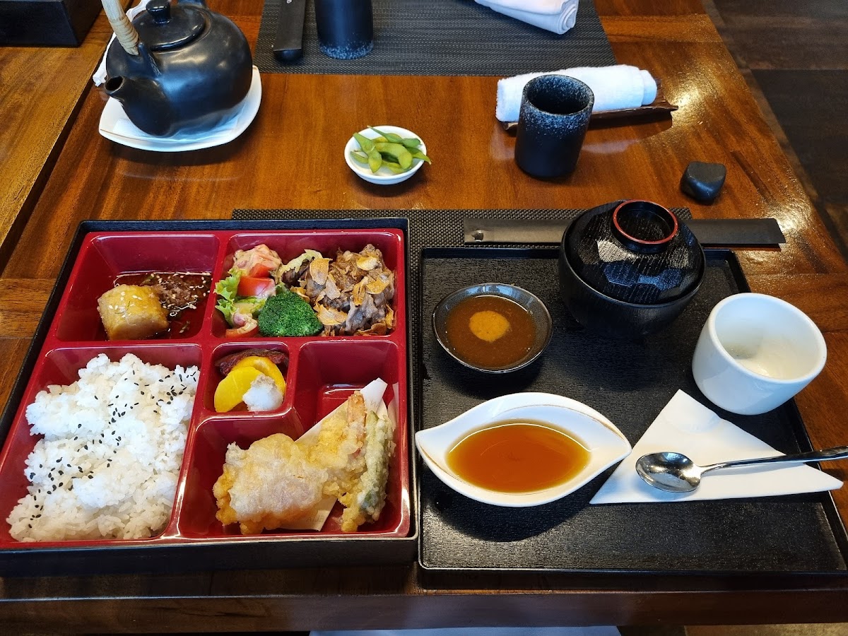 Yoshi Izakaya Photo 8