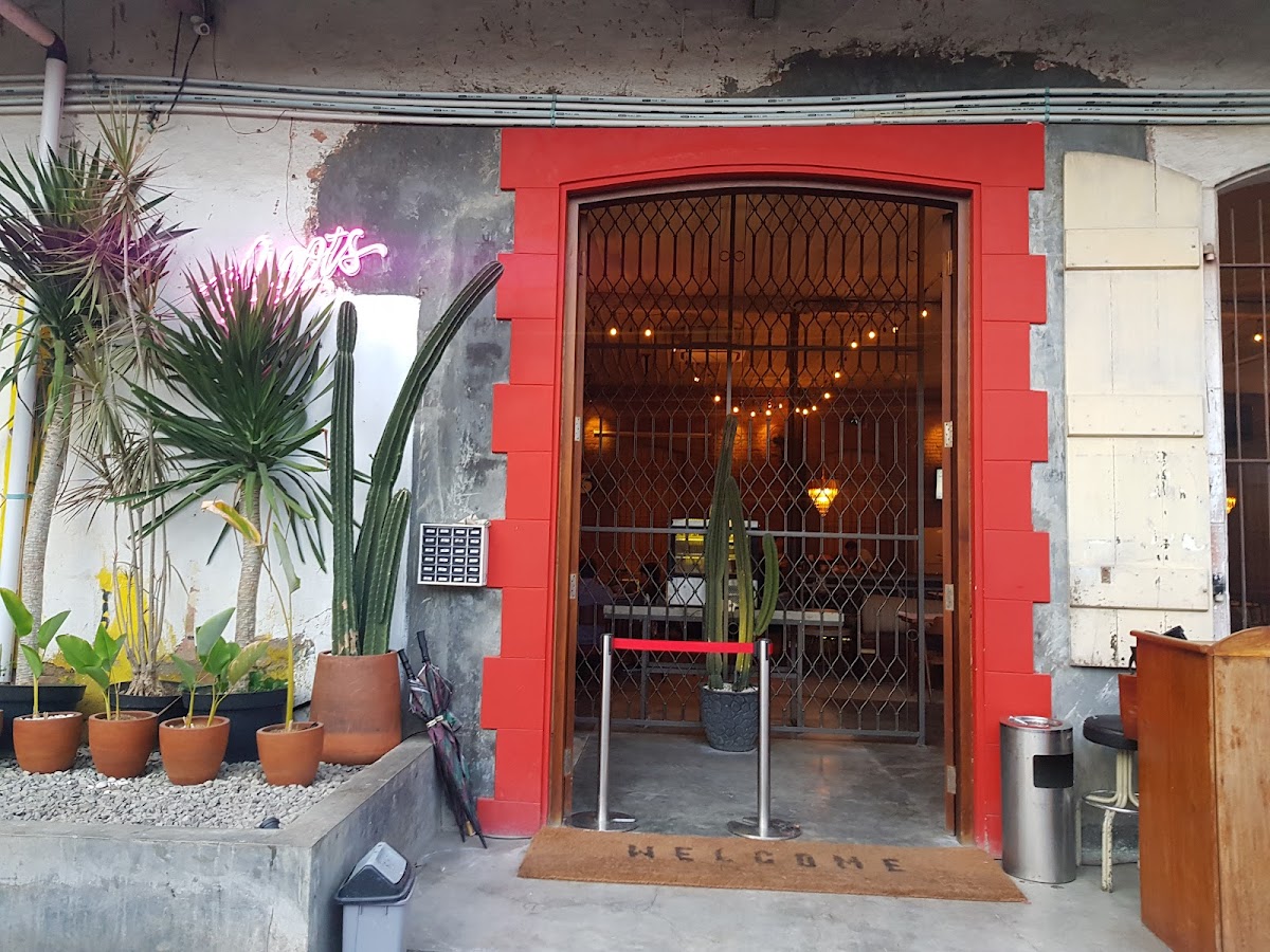 Roots Resto & Lounge