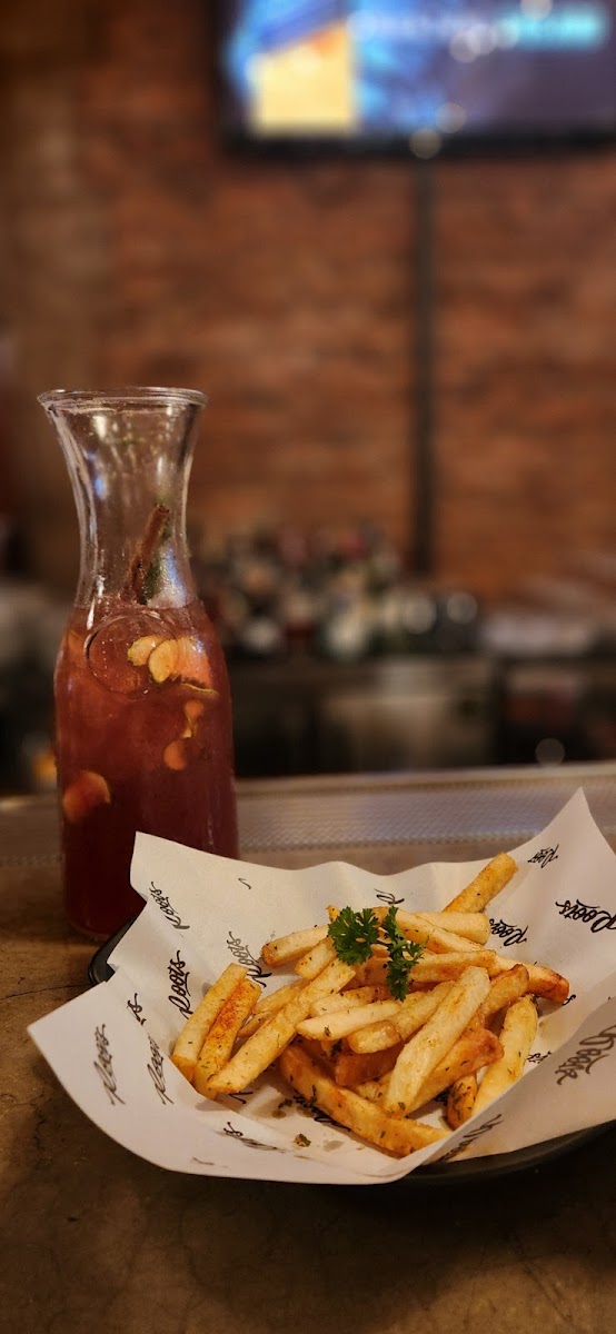 Roots Resto & Lounge Photo 9