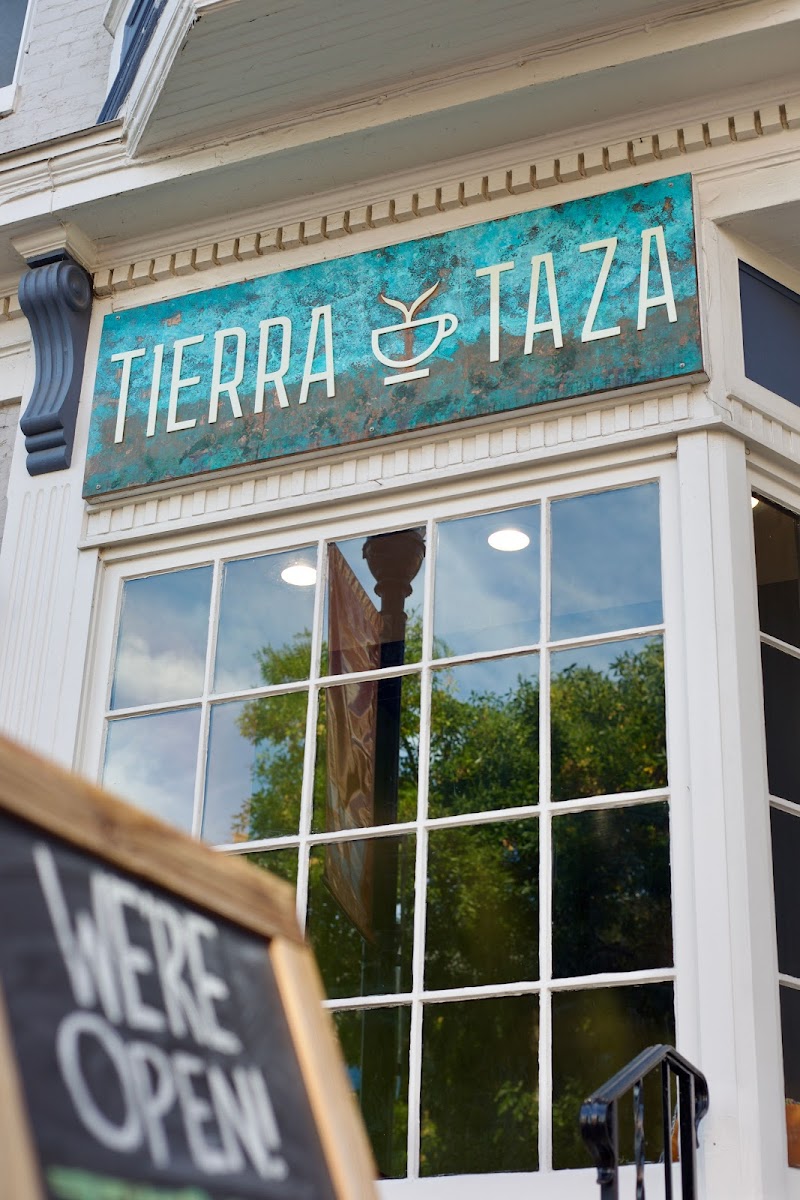 Tierra y Taza