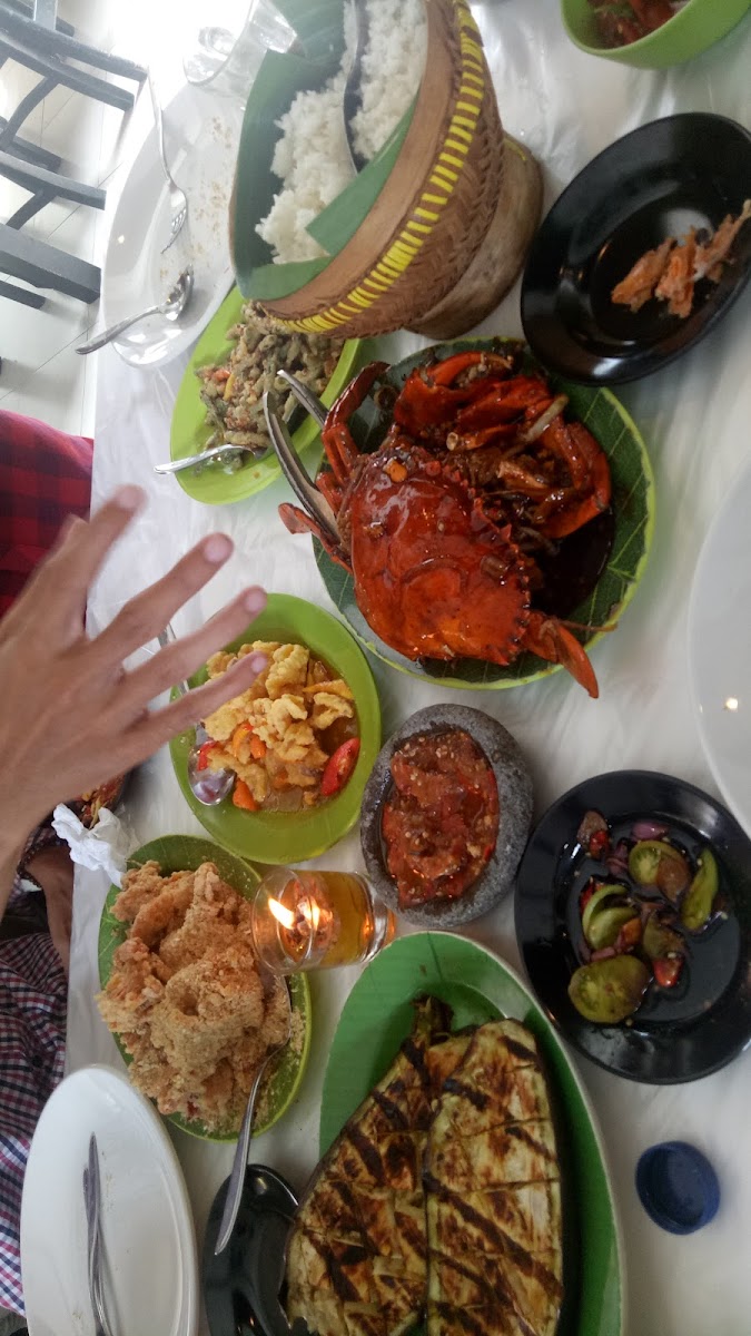 Ratu Gurih Seafood Market & Resto Photo 10