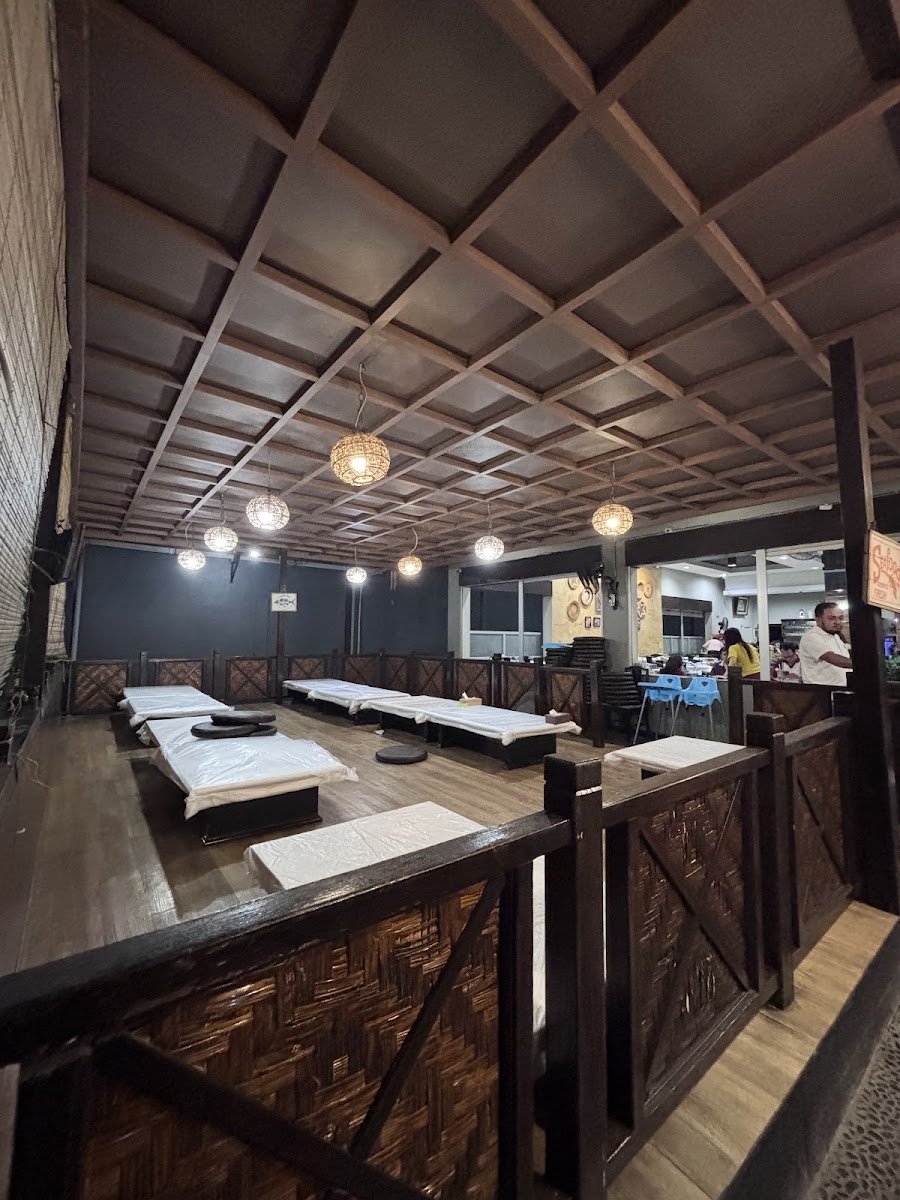 Ratu Gurih Seafood Market & Resto Photo 3