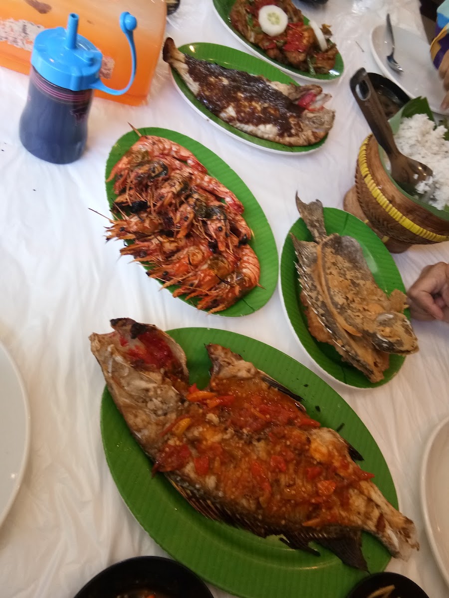 Ratu Gurih Seafood Market & Resto Photo 5