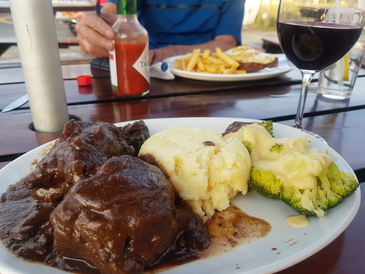 Talla's Tavern Photo 10