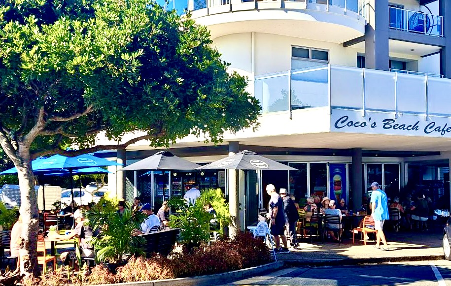 Coco's By The Lake