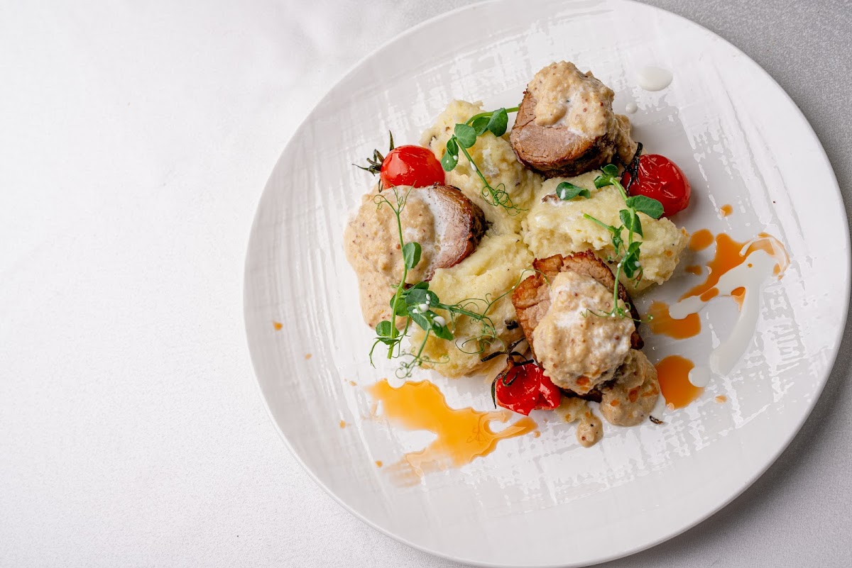 Laurus Mediterranean Restaurant Photo 4