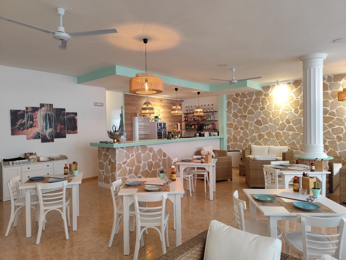 Mola's Bar & Restaurante Photo 7