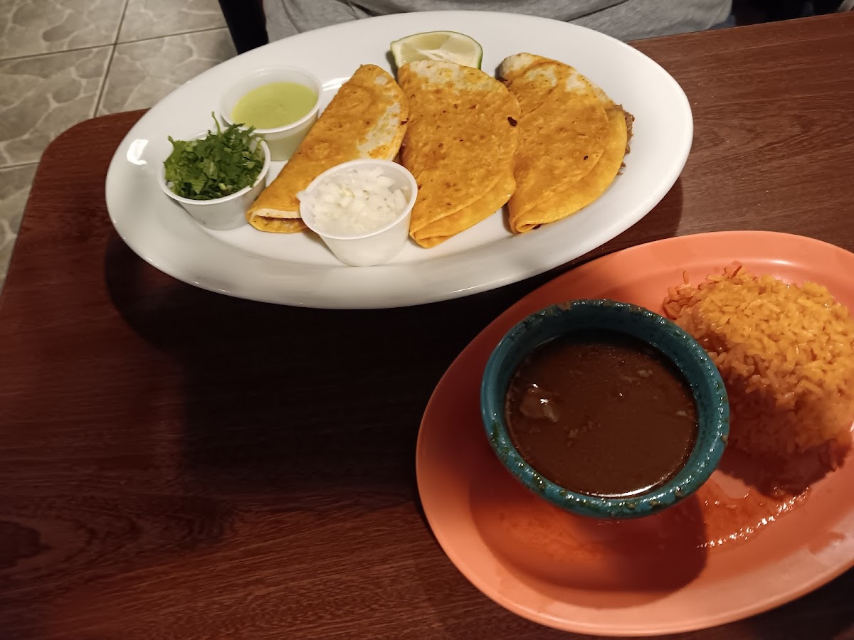 La Luna Mexican Grille Photo 4