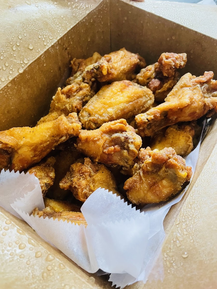 Lucky Wing Photo 5