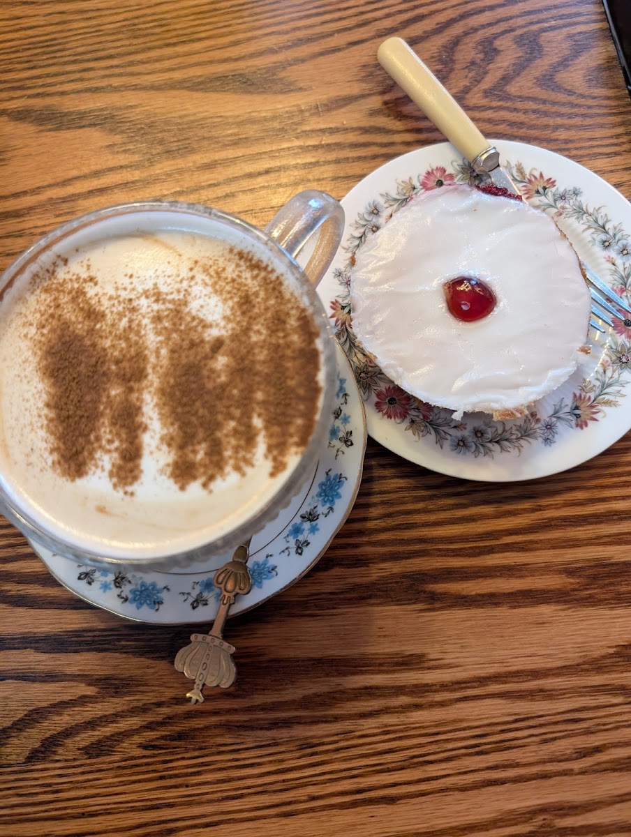 Queenie's Vintage Tearoom Photo 9