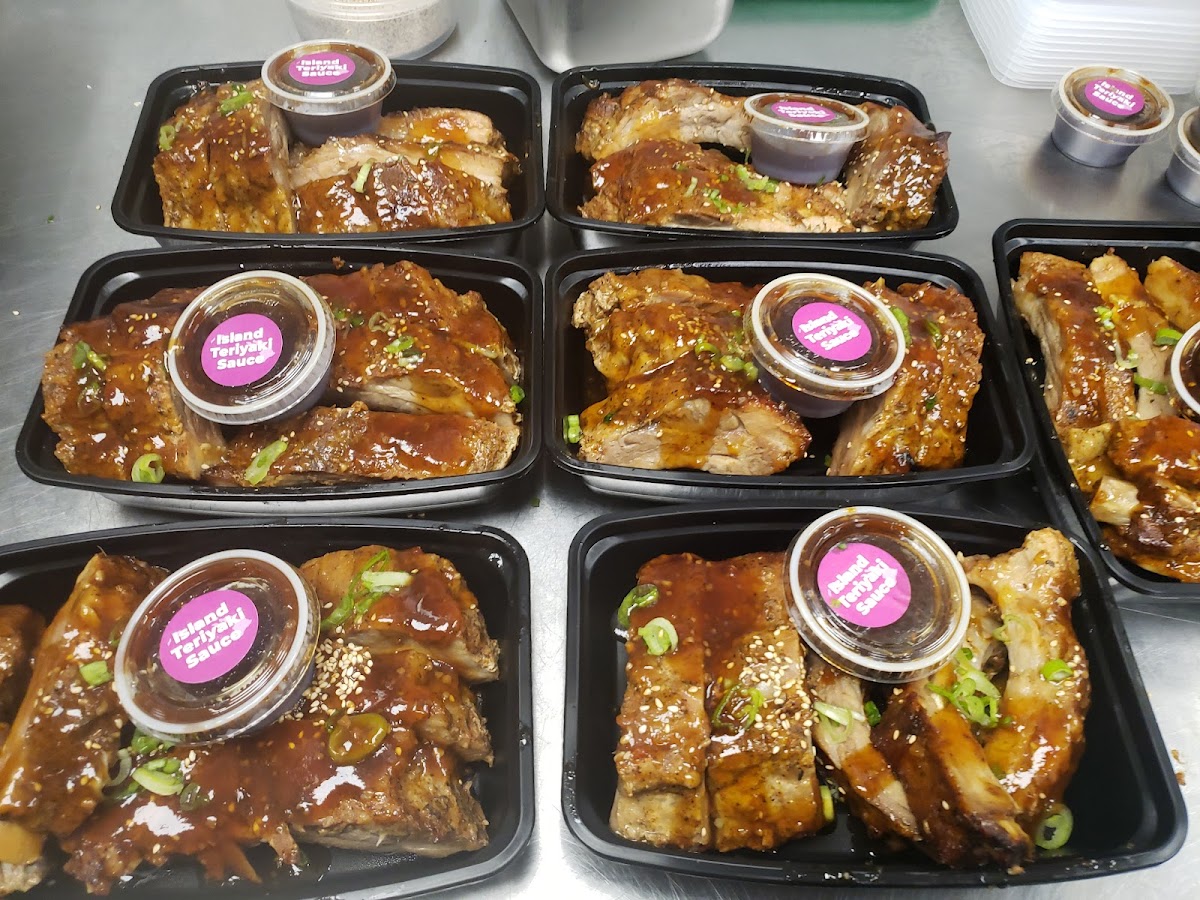 Ono Hawaiian Plates Central Photo 7