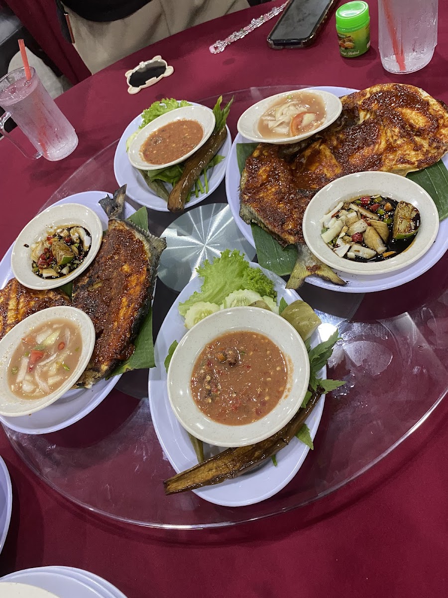Bamboo cenang restaurant slim river Photo 3