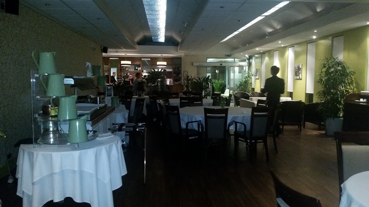 Debut Restaurant