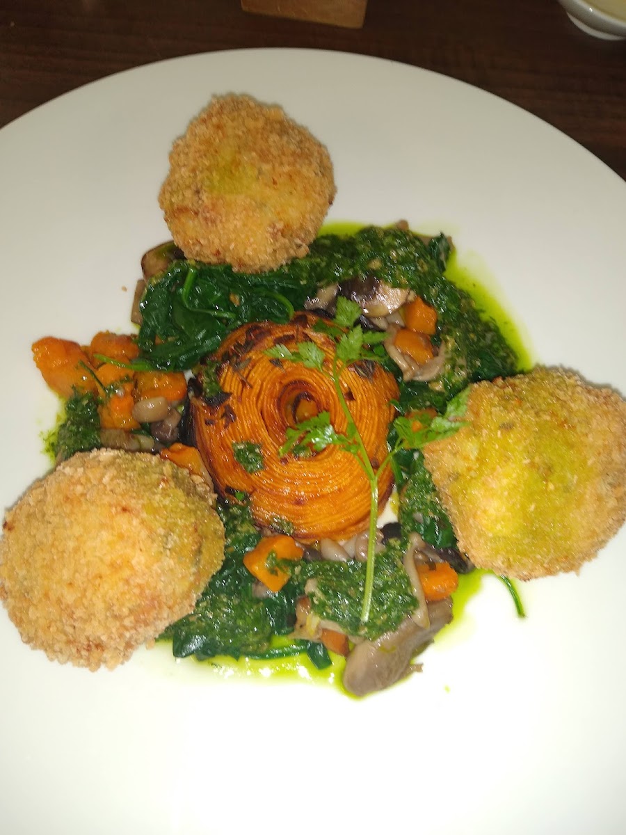 Debut Restaurant Photo 10