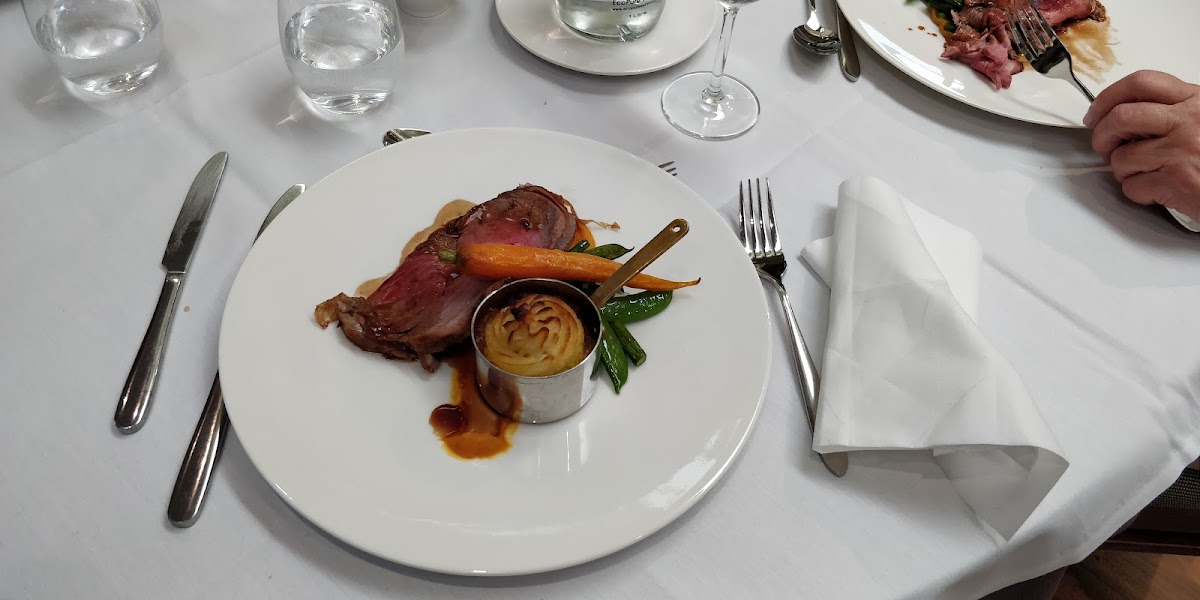 Debut Restaurant Photo 9