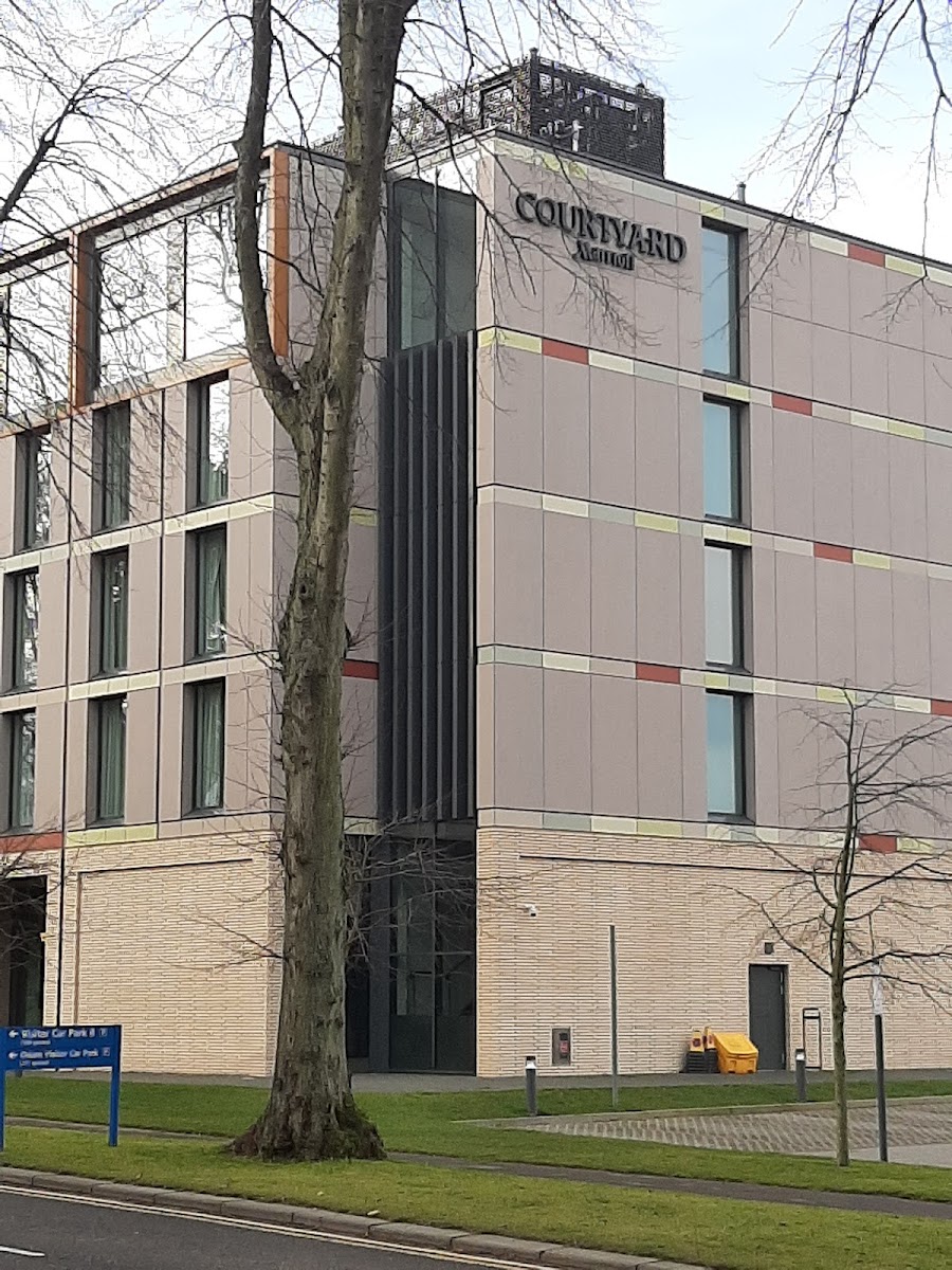 Courtyard by Marriott Edinburgh West Restaurant Photo 4