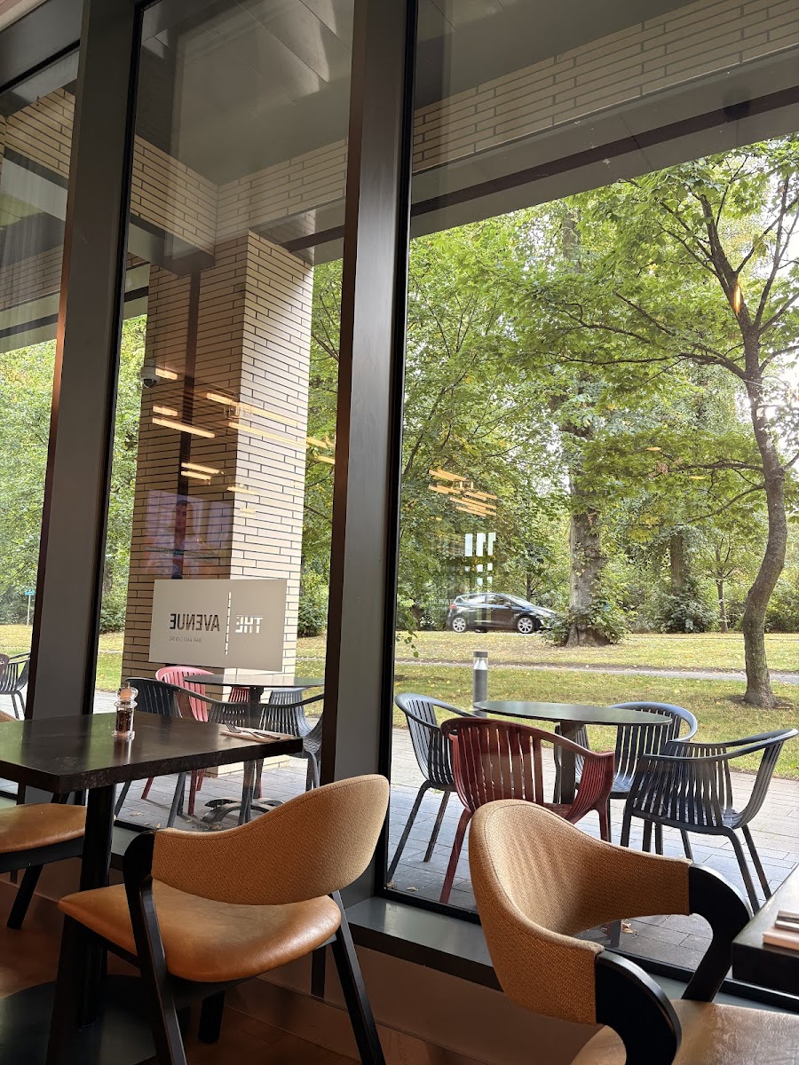 Courtyard by Marriott Edinburgh West Restaurant Photo 9