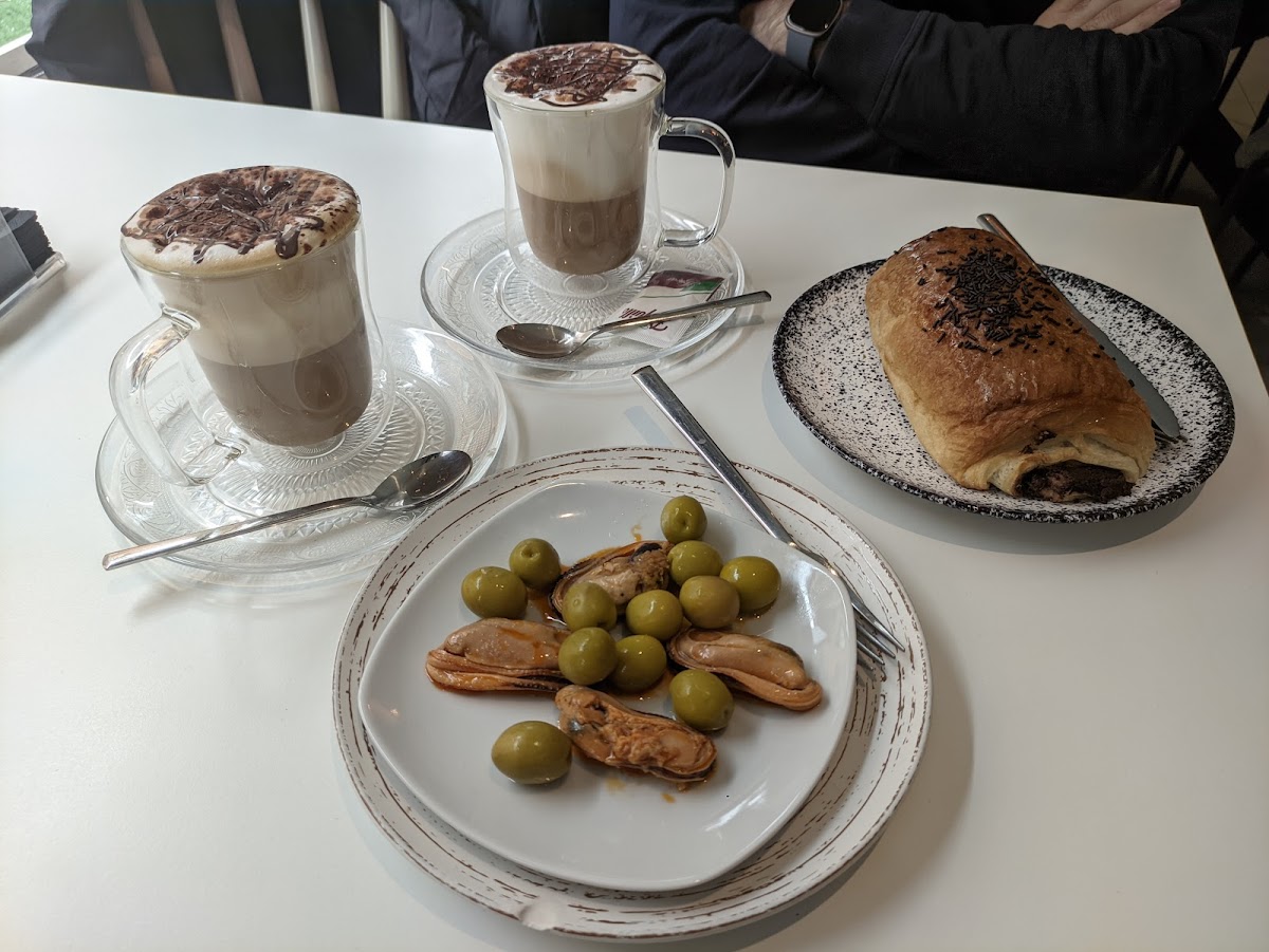 CAFETERÍA LA CAMPANA. Photo 7