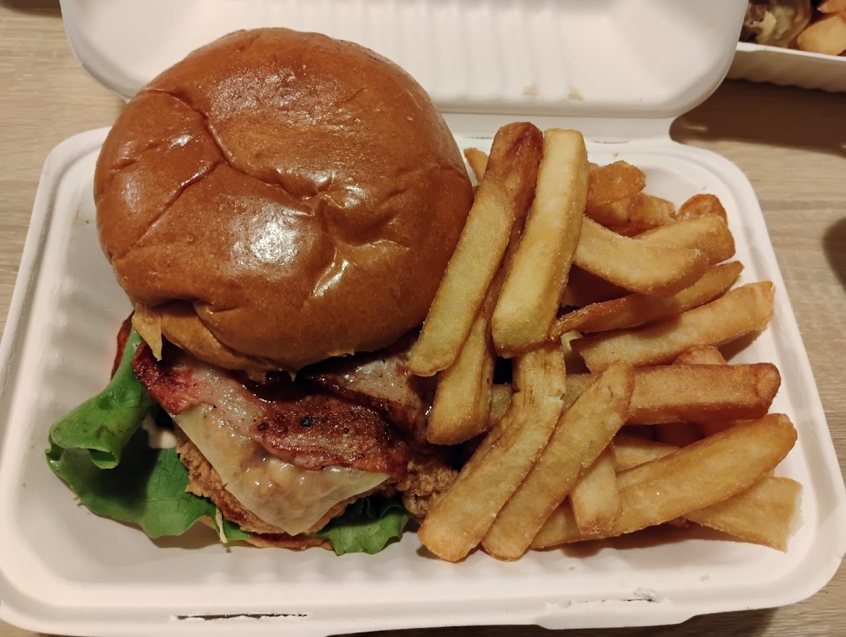 ARI'S Burgers And Takeaway Photo 2