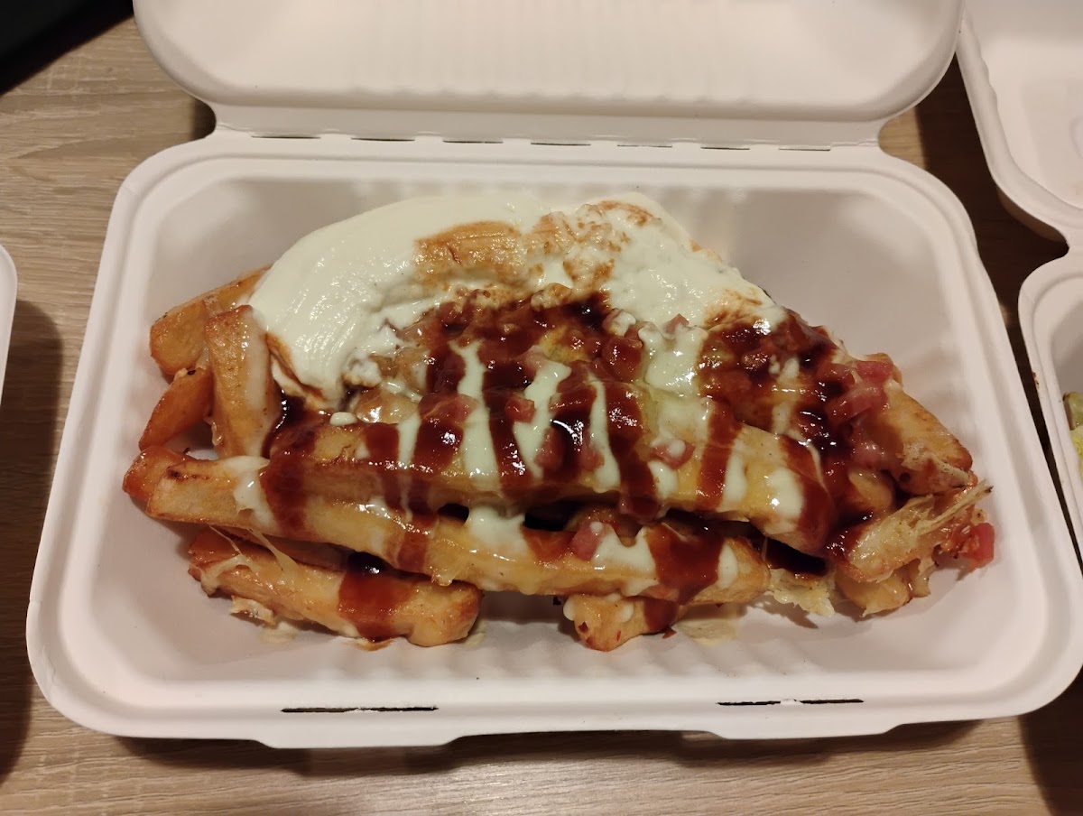 ARI'S Burgers And Takeaway Photo 3