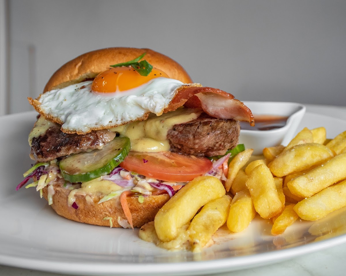 ARI'S Burgers And Takeaway Photo 8