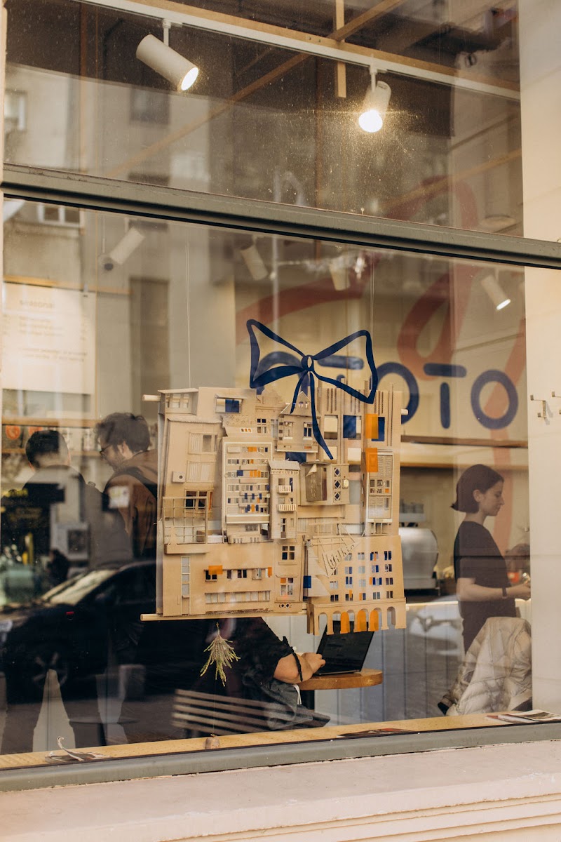OTOTO Store Victoriei Photo 4