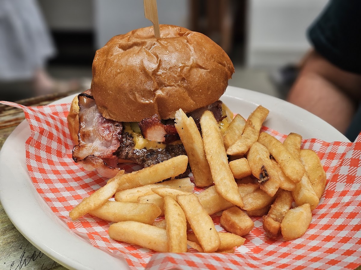 Mama Mahoney's American Diner Photo 10