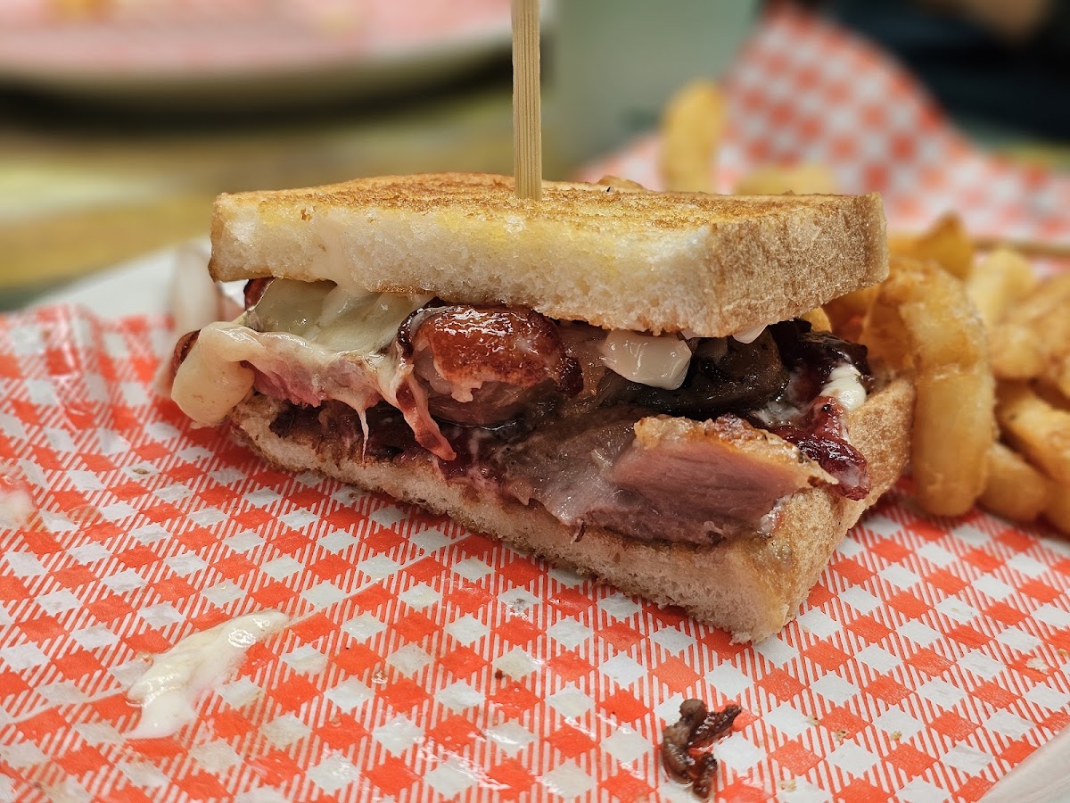 Mama Mahoney's American Diner Photo 8