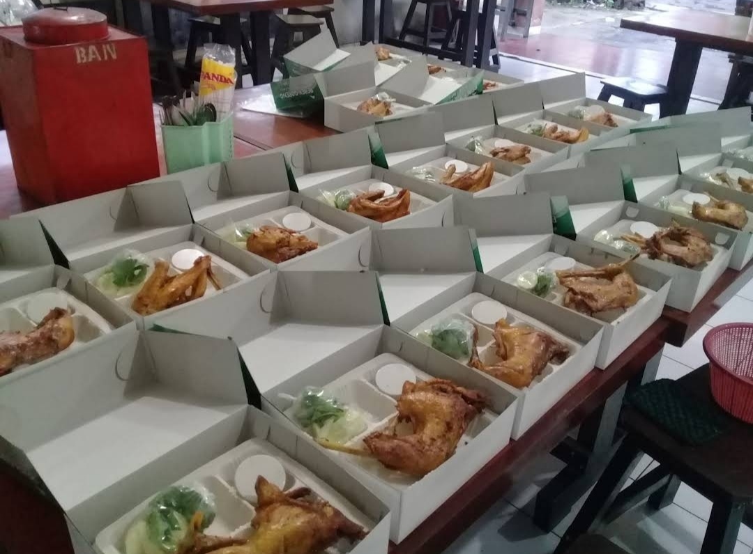 Bebek Goreng Sambel Korek + Ayam Goreng Spesial Ayam Kampung