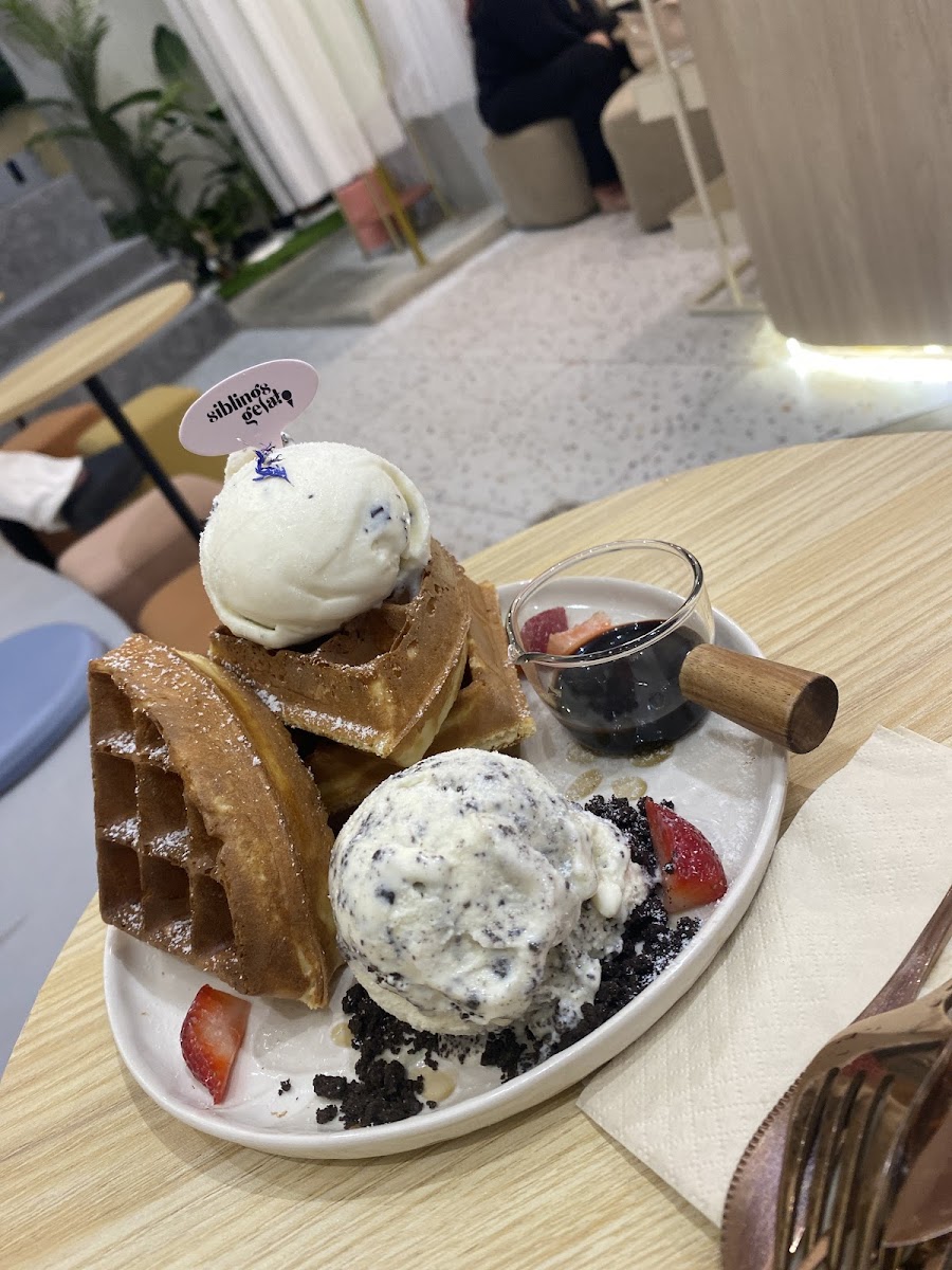 Siblings Gelato Photo 5