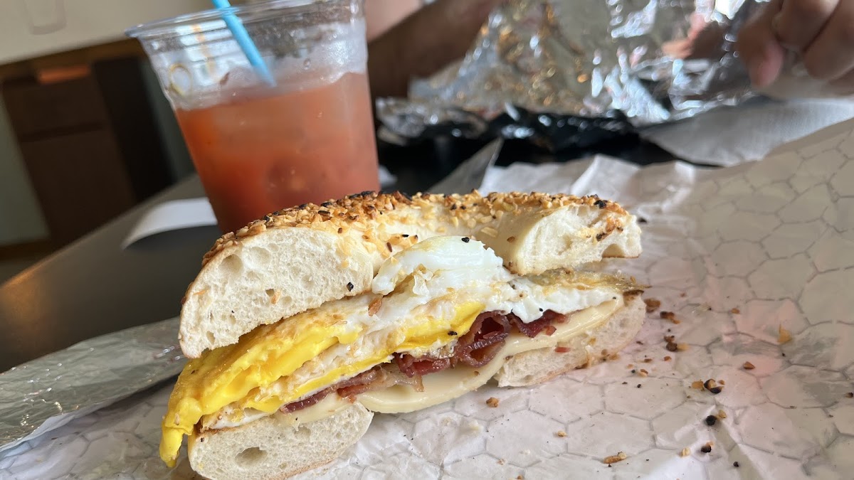 Island Bagels & Liquor Store Photo 4