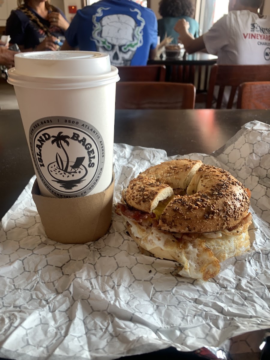Island Bagels & Liquor Store Photo 6