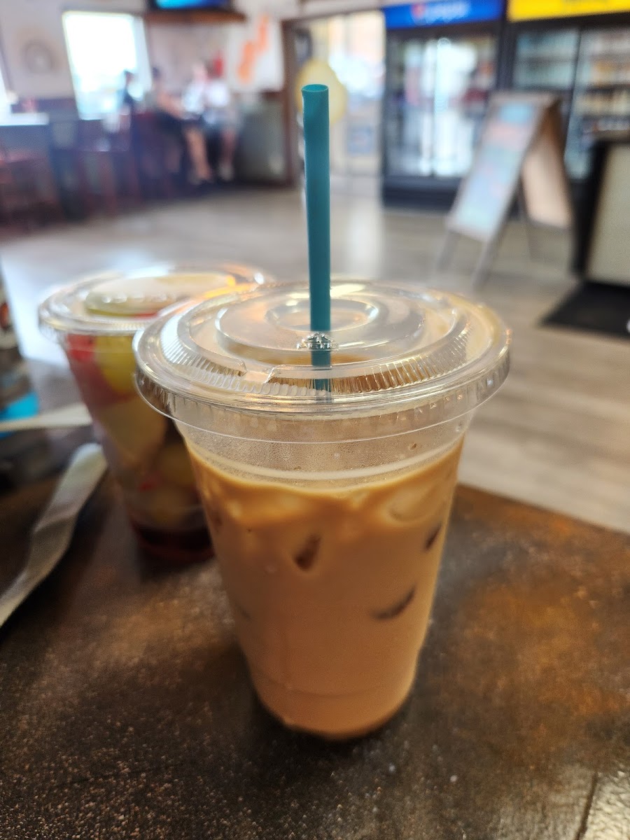Island Bagels & Liquor Store Photo 7