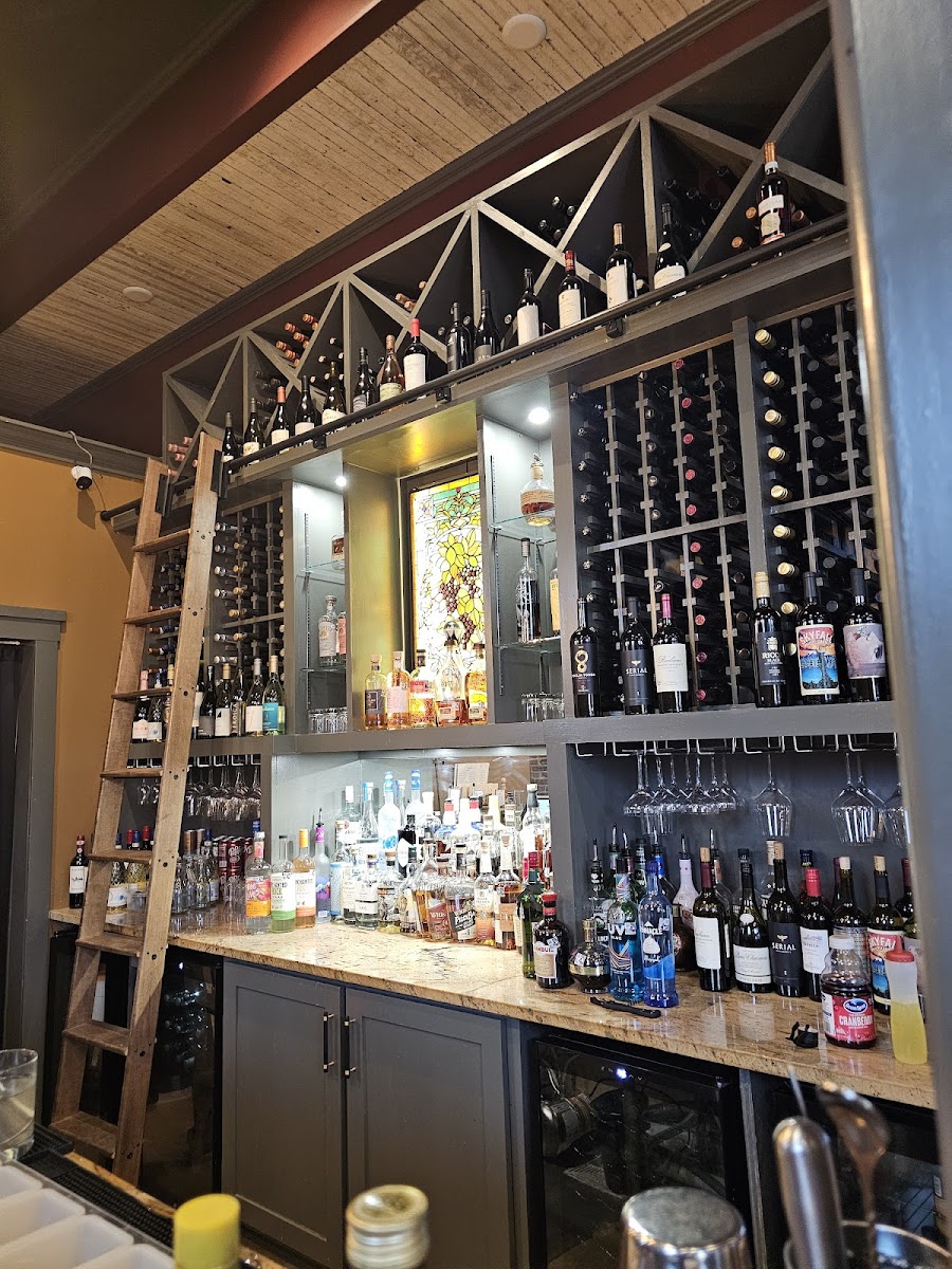Ashleigh's Downtown Kitchen + Bar Photo 7