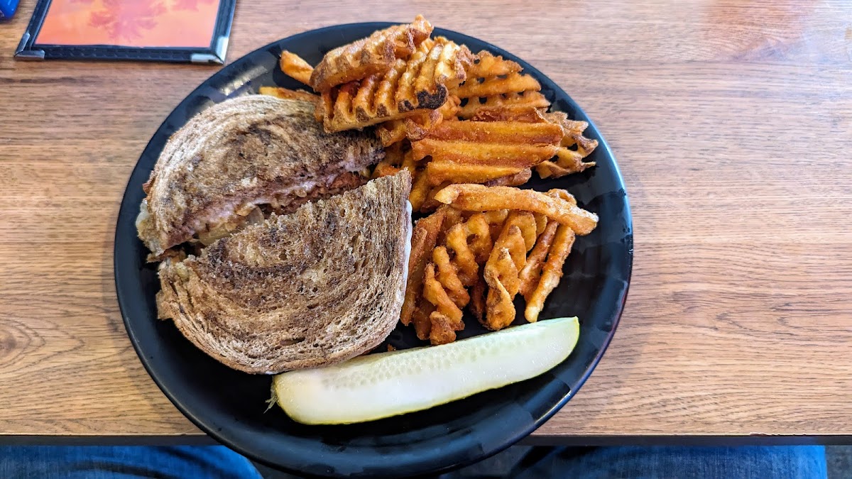 Madigans Pub & Grill Photo 6