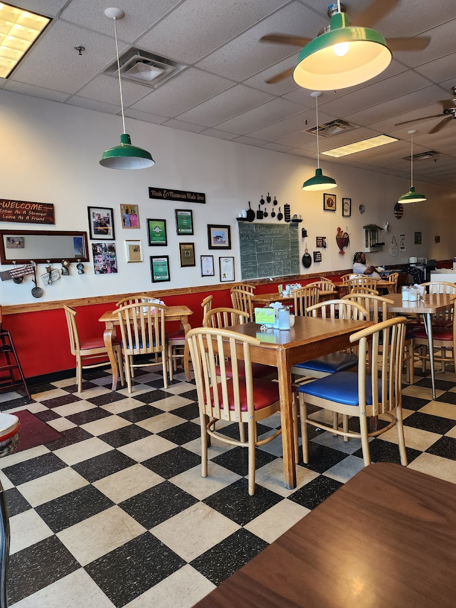 Pearl's Diner Photo 4