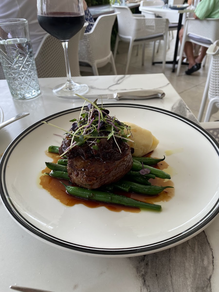 Gusto Riverfront Restaurant Photo 5