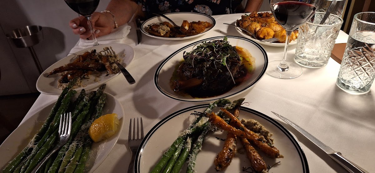 Gusto Riverfront Restaurant Photo 8