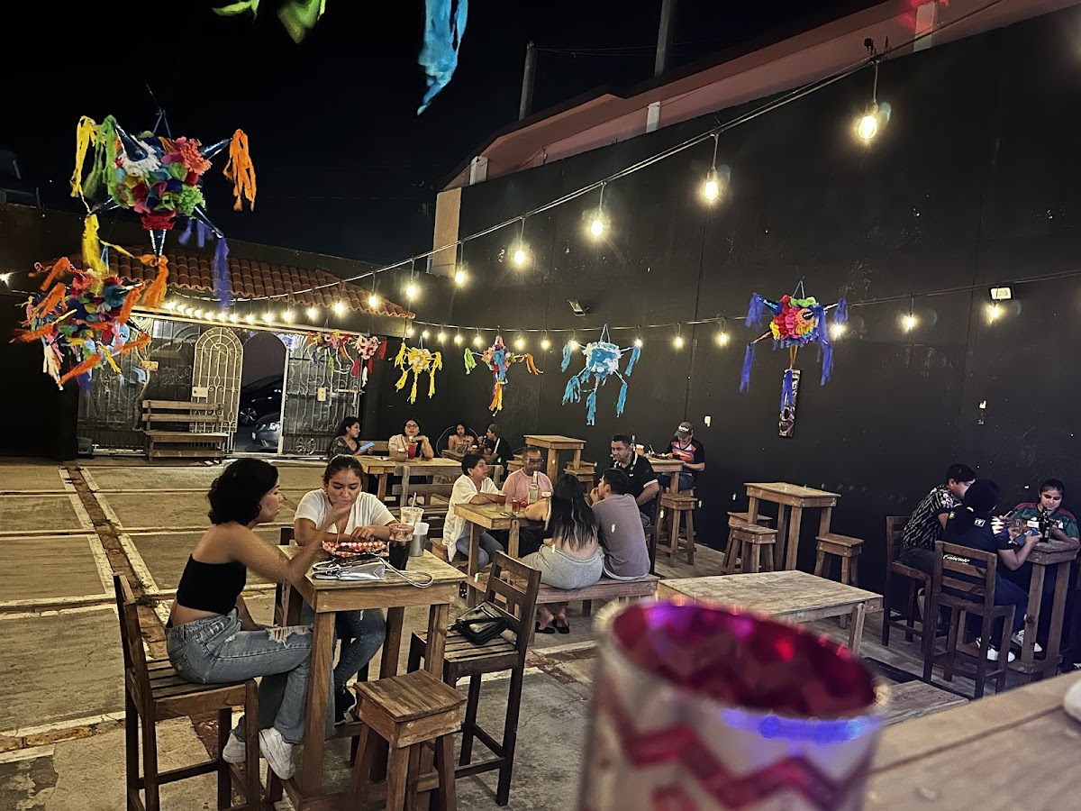 PEREGRINO’S Wings-Burguer-fríes & Drinks