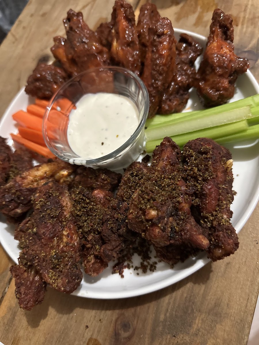 PEREGRINO’S Wings-Burguer-fríes & Drinks Photo 4