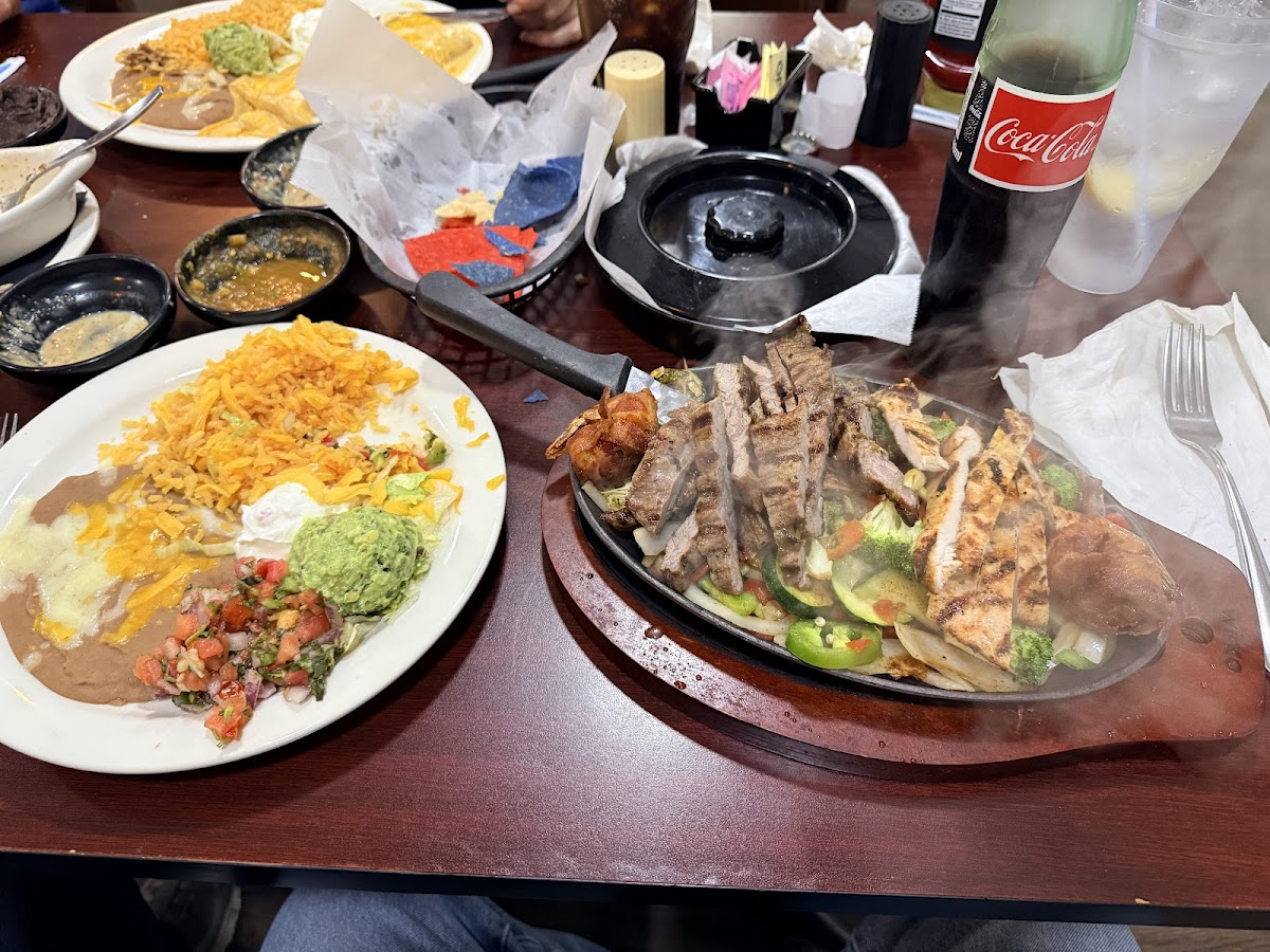 Los Agaves Mexican Grill & Bar Photo 2