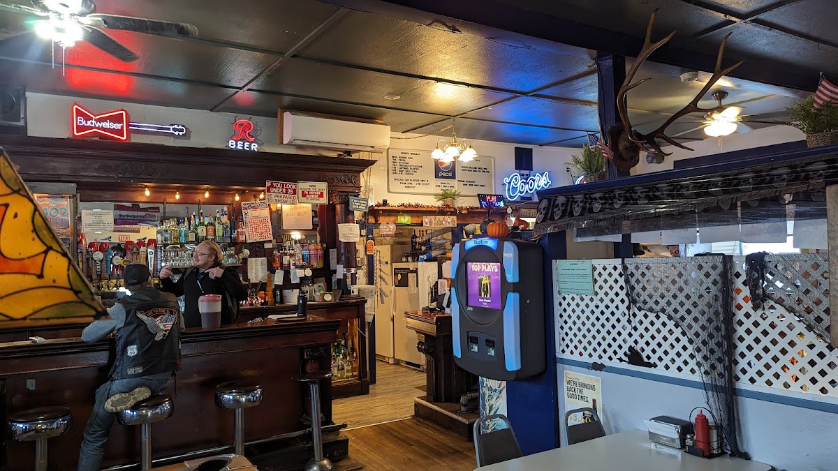 Frosty's Saloon & Grill Photo 4