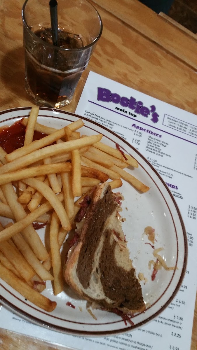 Bootie's Main Tap Photo 6