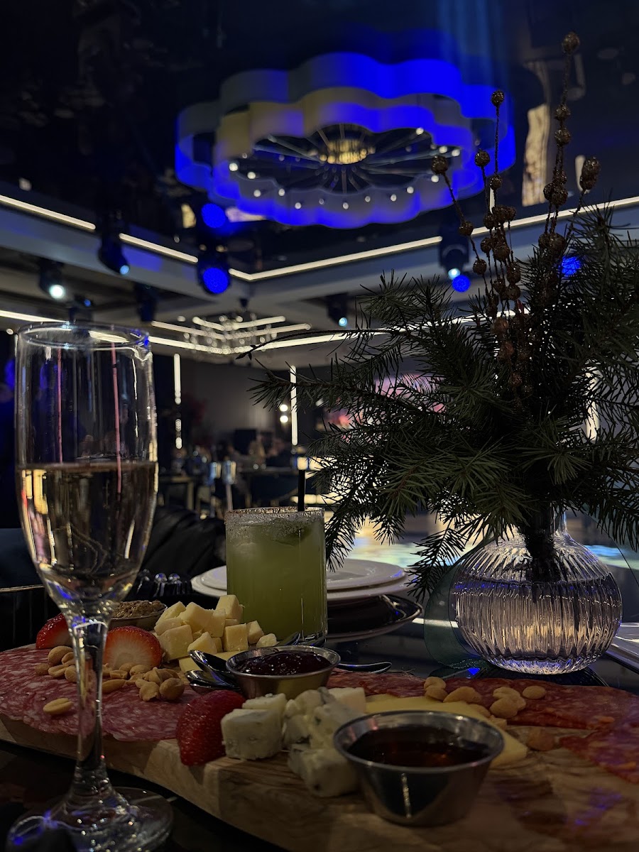 Le Brand Restaurant Photo 6